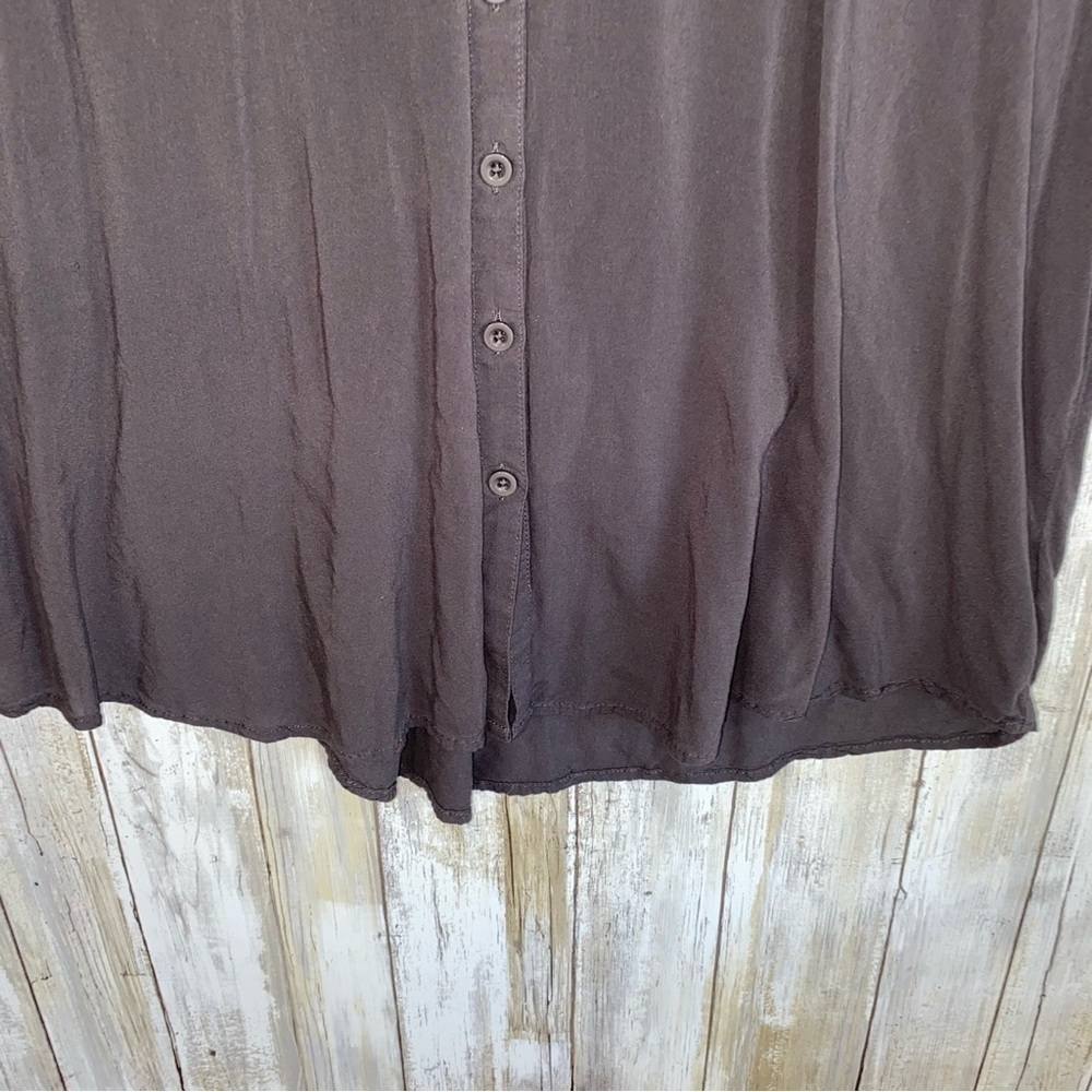 Torrid 1X Dark Gray Button Down Blouse | Plus Size Rayon V Neck Casual Top - Picture 3 of 6